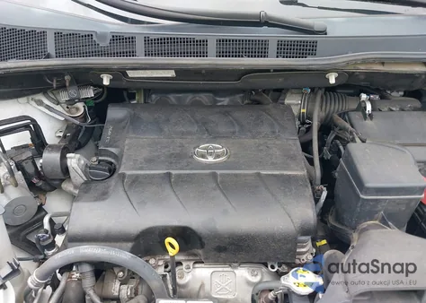 2011 Toyota Sienna Limited V6 z USA, uszkodzony, nr VIN 5TDYK3DC1BS093503